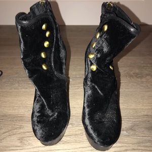 House of Harlow booties